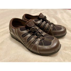 DREW Size 8 WW Brown Daisy Slip-on Shoes